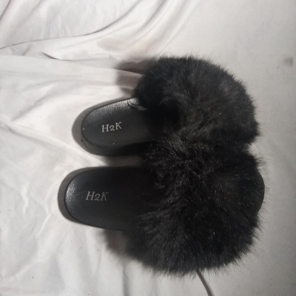 2 Black H2K slippers size 9 - Picture 4 of 5